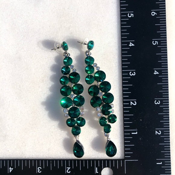 Beautiful vibrant emerald green earrings 4 inch drop - Picture 3 of 10